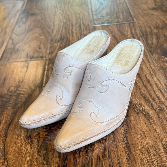 Frye Shoes - Frey Women's Phoenix Cream Mules, size 6.5